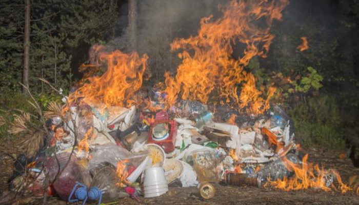 Membakar Sampah Menjadi Dampak Buruk Pada Perubahan Iklim