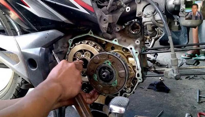 Turun Mesin Pada Motor, Berikut Penyebabnya