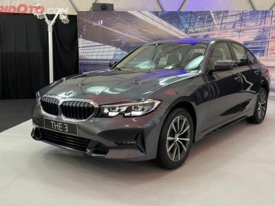 BMW 320i Sedan Elegan Dengan Performa Sporty yang Menggoda
