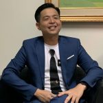 Ernest Prakasa Perjalanan Karir Komika Hingga Sutradara Sukses