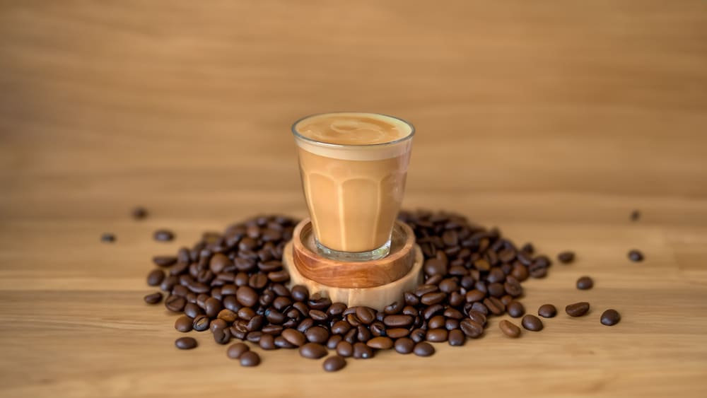 Minum Kopi Sanger, Perpaduan Kopi & Susu Jadi Ikon Kedai Aceh