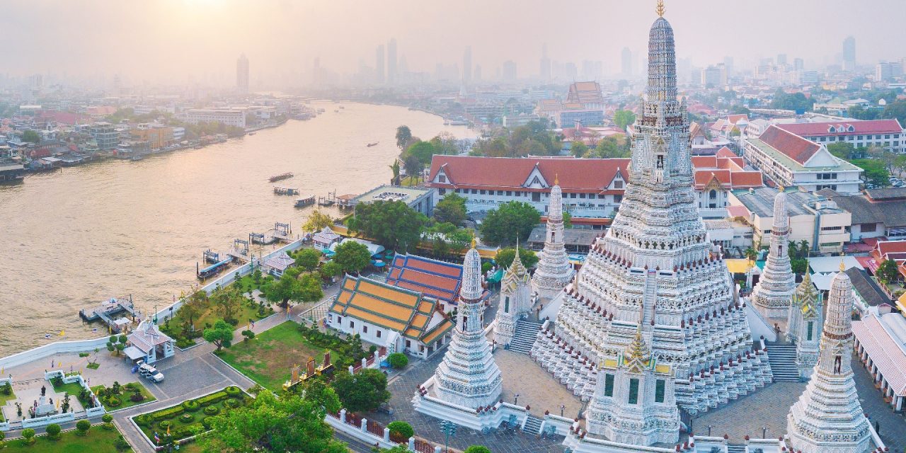 Wat Arun, Kuil Fajar Yang Mempesona Saat Siang Dan Malam
