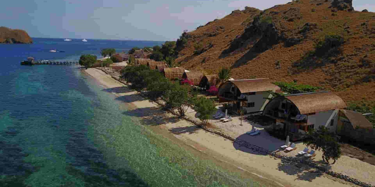 Pesona Pulau Sebayur, Permadani Biru Di Labuan Bajo