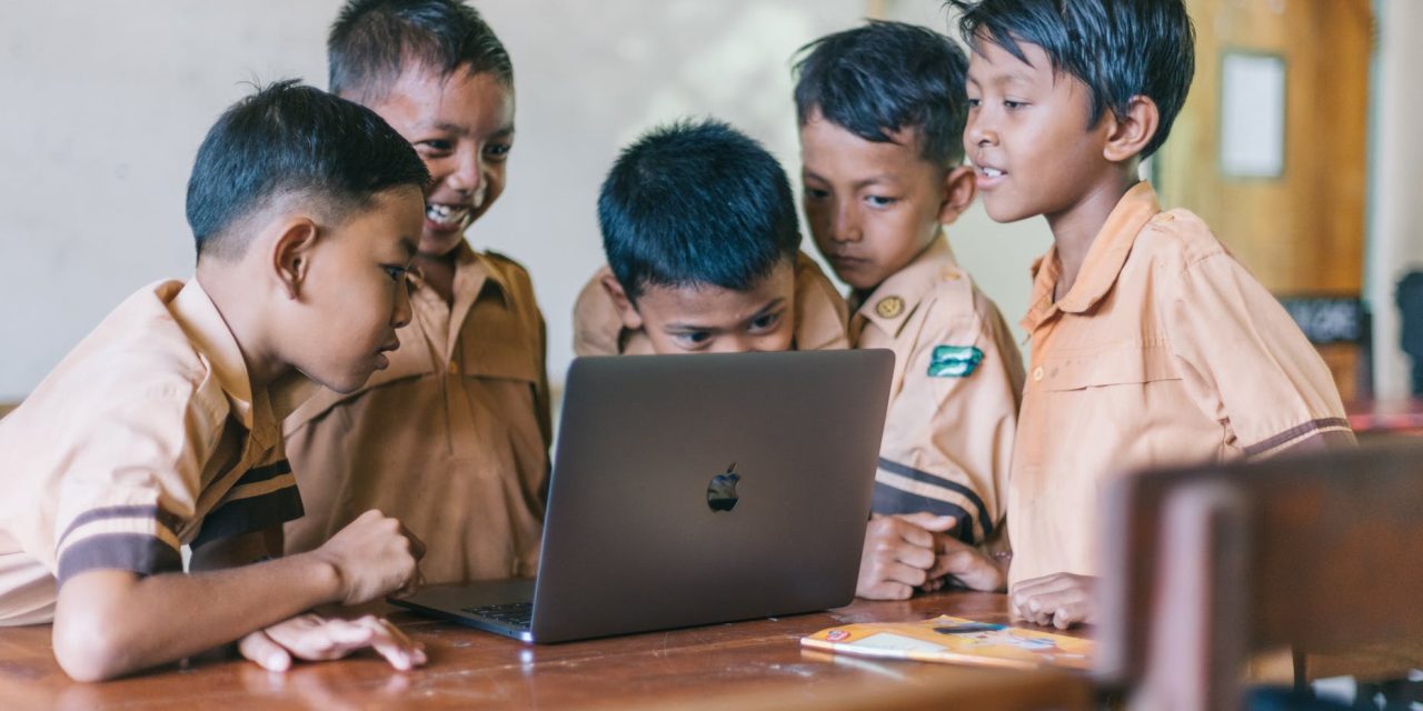 Pendidikan Anak Era Digital, Menantang Atau Memudahkan