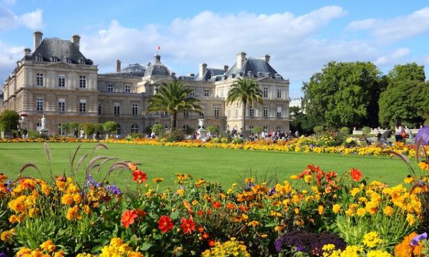 Taman Cantik Di Paris Untuk Piknik Santai Dengan View Memukau