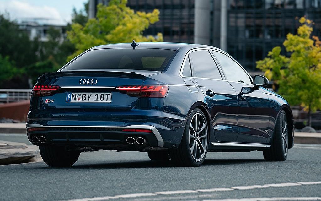 Audi S4 Sedan Didesain Untuk Kamu Yang Suka Speeding Dijalan