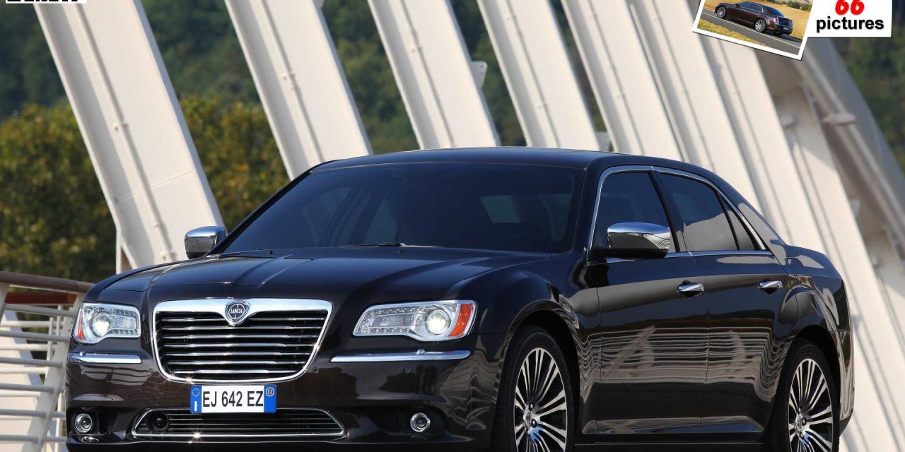 Mobil Sedan Lancia Thesis Yang Menunjukkan Kemewahan Klasik