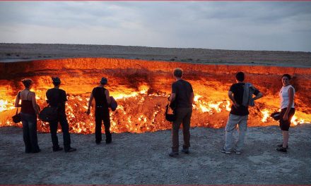 Kawah Darvaza Gerbang Menuju Neraka Di Turkmenistan
