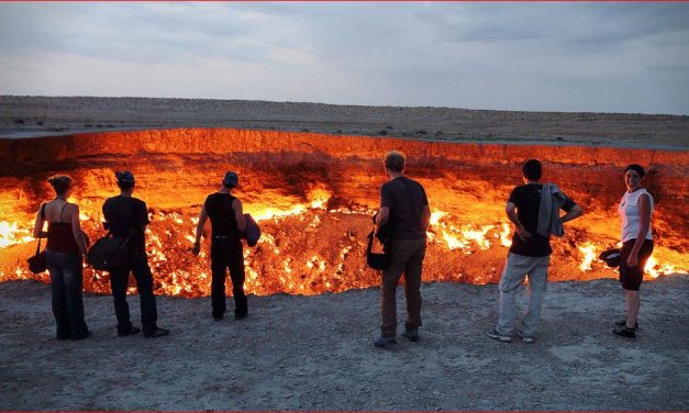 Kawah Darvaza Gerbang Menuju Neraka Di Turkmenistan