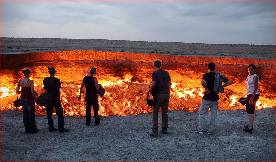 Kawah Darvaza Gerbang Menuju Neraka Di Turkmenistan